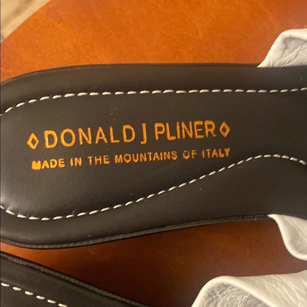 Donald J. Pliner Women's White Sandals - Picture 3 of 13